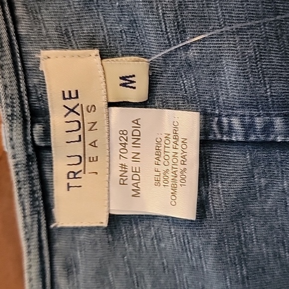 Tru Luxe Jeans Embroidered top - Picture 4 of 5